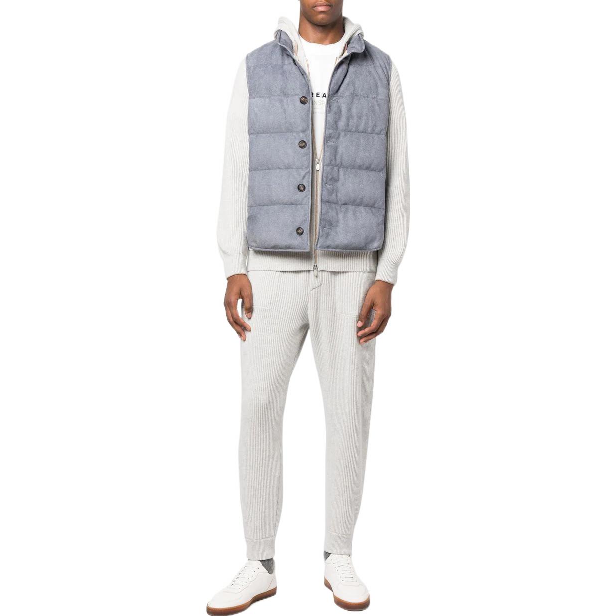 Lookbook Brunello Cucinelli FW22 淺灰色針織抽繩休閒長褲。 M22704809GCO613