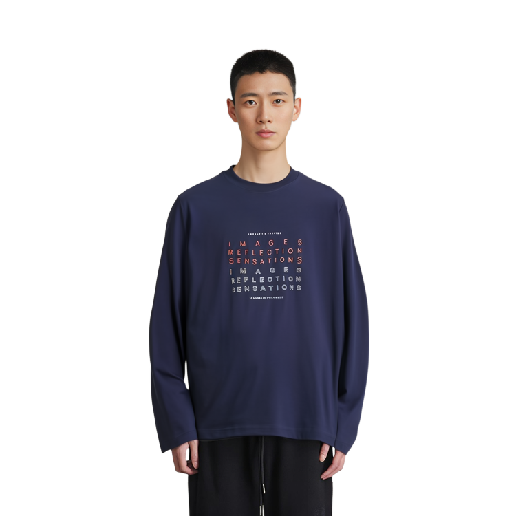 Shop Brunello Cucinelli 男士深藍長袖圓領標誌長T恤 FW22 M0T618730-CJM32