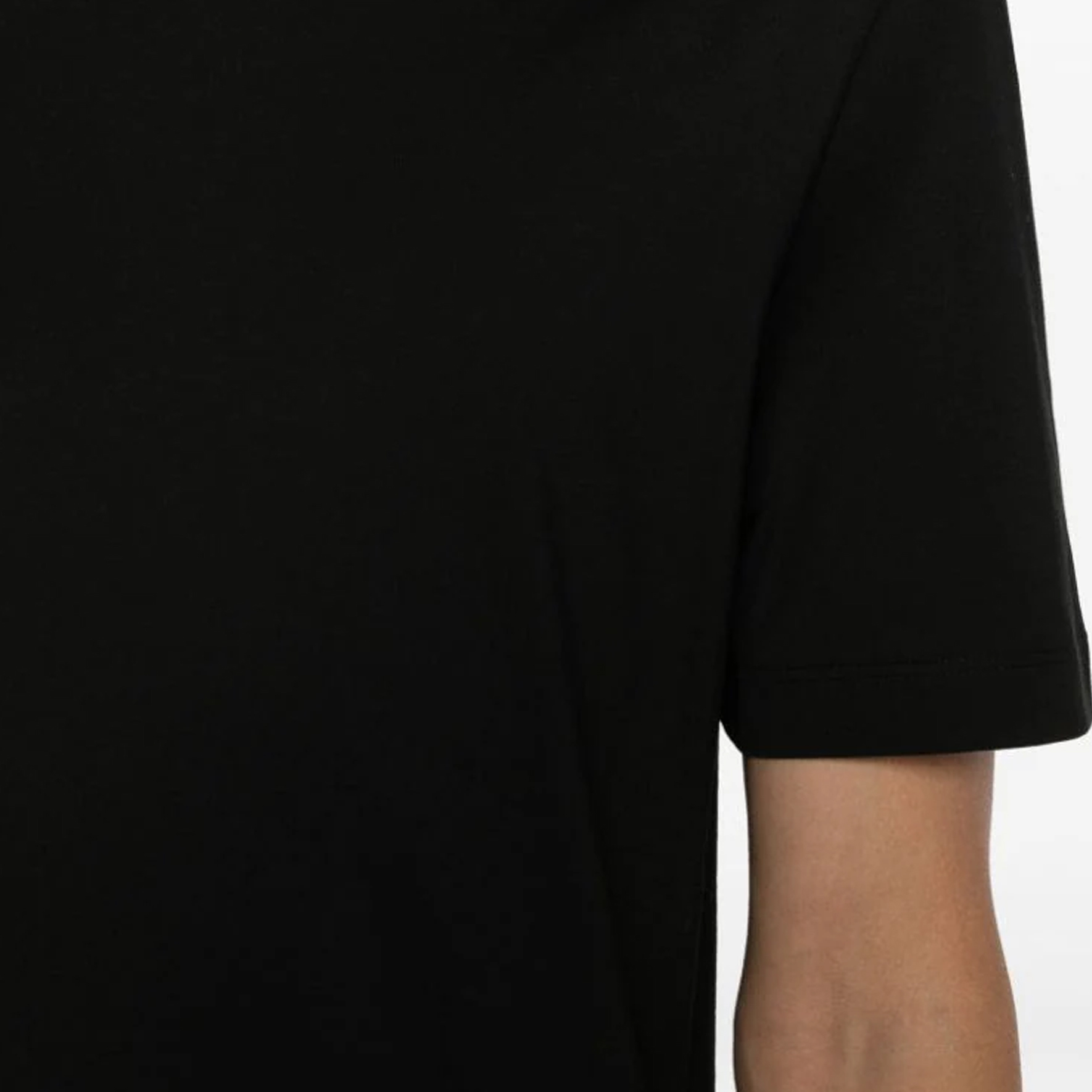 Details for Brunello Cucinelli FW23 Baju Hitam Longgar Leher-V Lengan Pendek M0B131344-C101