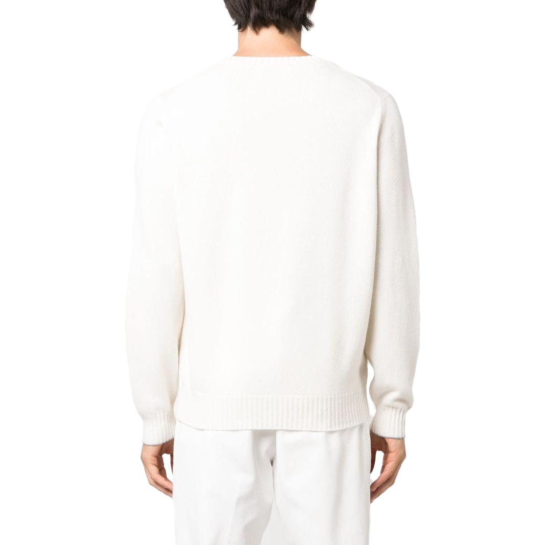 Shop Brunello Cucinelli FW23 米白色徽標刺繡羊絨圓領毛衣 M22707300-CWI20