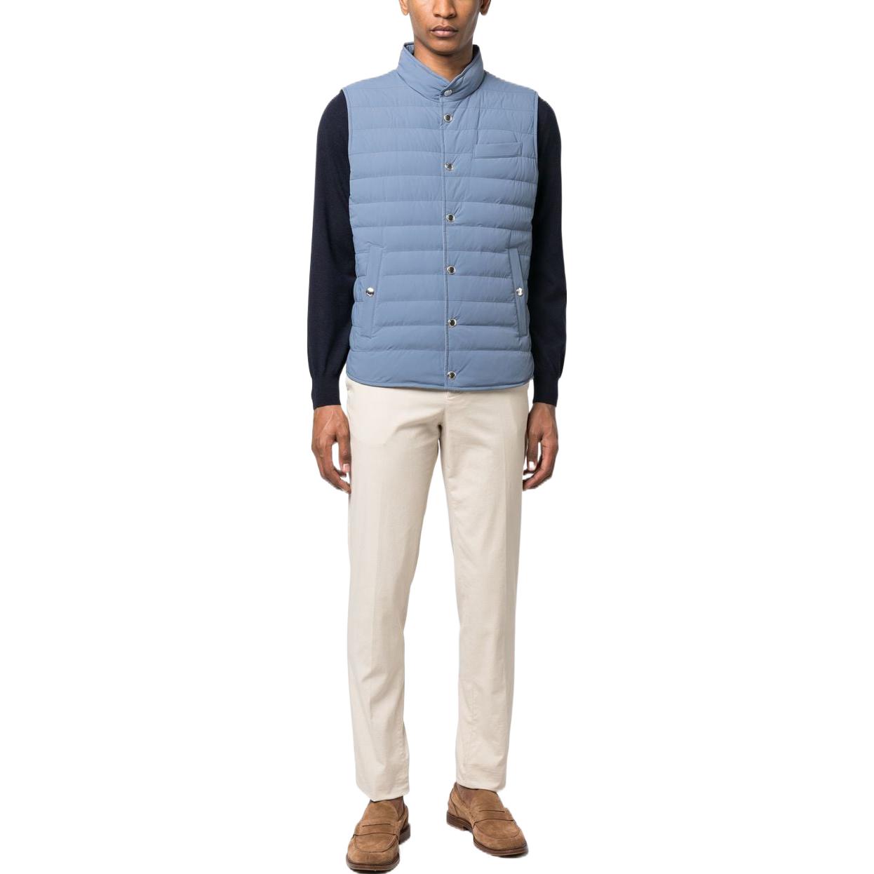 Lookbook ブルネロクチネリ SS23 キルティングスタンドカラーベスト ライトブルー. MM4031711-CTM09