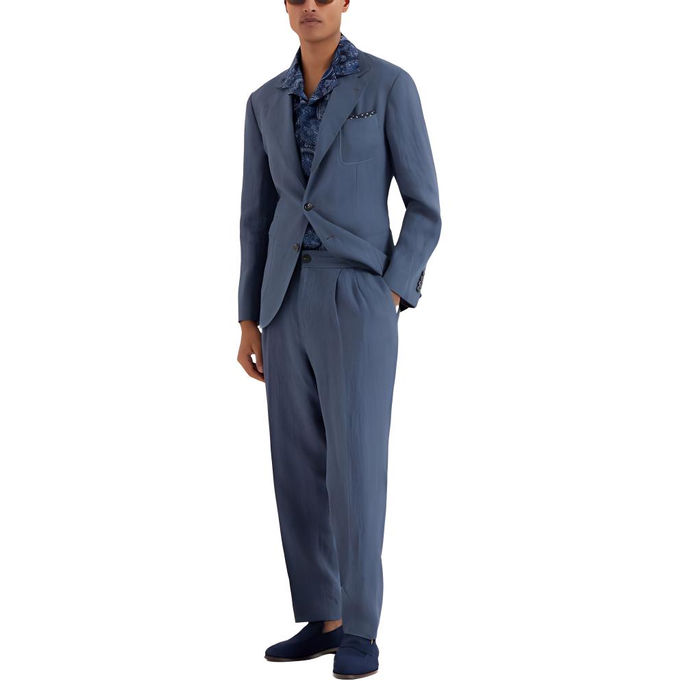 Lookbook Brunello Cucinelli SS24 藍色中腰直筒休閒長褲。 MP420E1620-C280