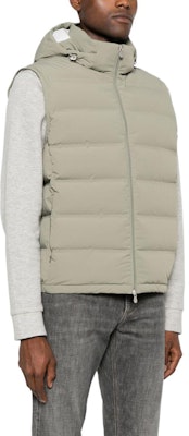 브루넬로 쿠치넬리 SS24 올리브 그린 슬리브리스 후드 탈착 다운 베스트 MM4911995-CUX55 Shop 브루넬로 쿠치넬리 SS24 올리브 그린 슬리브리스 후드 탈착 다운 베스트 MM4911995-CUX55