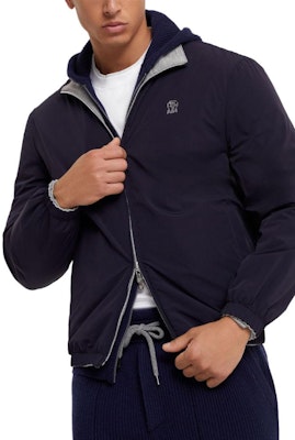 Brunello Cucinelli SS24 Jaket Lelaki Logo Leher Tinggi Kalis Air Biru Gelap. MM40A7433G-CBJ47 Shop Brunello Cucinelli SS24 Jaket Lelaki Logo Leher Tinggi Kalis Air Biru Gelap. MM40A7433G-CBJ47