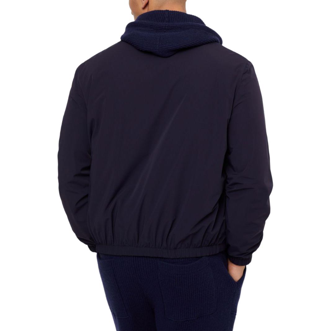 Purchase Brunello Cucinelli SS24 Jaket Lelaki Logo Leher Tinggi Kalis Air Biru Gelap. MM40A7433G-CBJ47