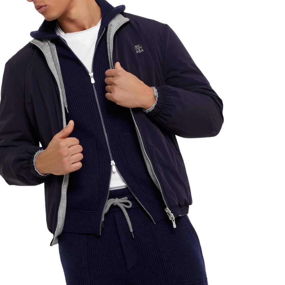 Details for Brunello Cucinelli SS24 Jaket Lelaki Logo Leher Tinggi Kalis Air Biru Gelap. MM40A7433G-CBJ47