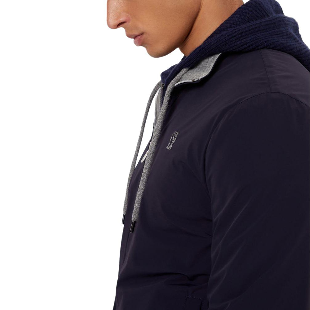 Sizing Brunello Cucinelli SS24 Jaket Lelaki Logo Leher Tinggi Kalis Air Biru Gelap. MM40A7433G-CBJ47