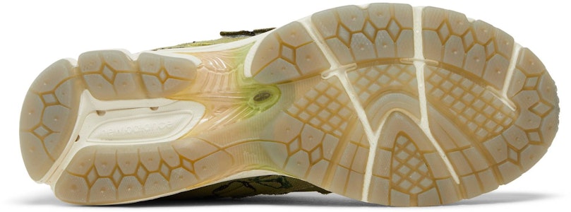 브라이언 자일스 x 뉴발란스 2002R "이제 뭐?" M2002RAG Shop 브라이언 자일스 x 뉴발란스 2002R "이제 뭐?" M2002RAG