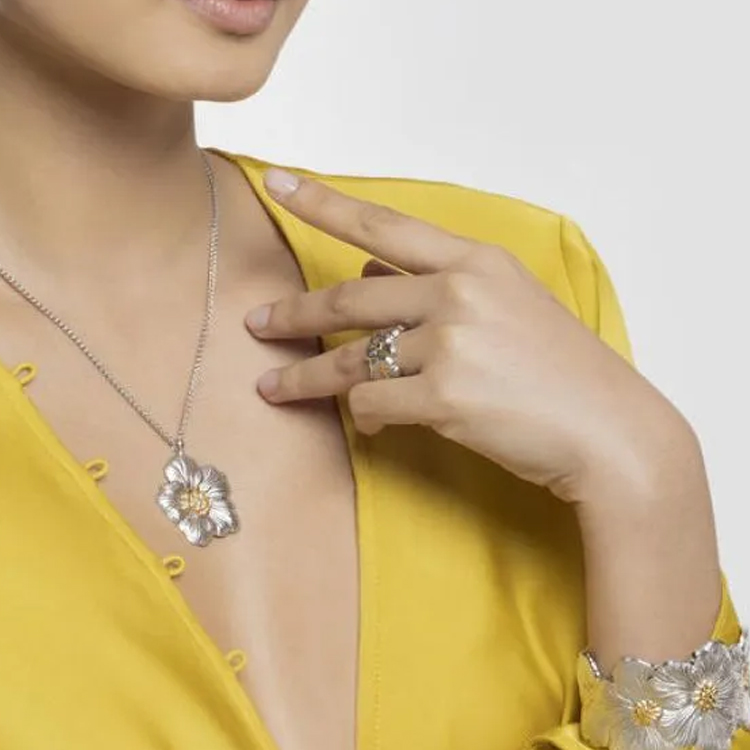Shop BUCCELLATI Blossoms Gardenia 銀鑽925銀戒 情侶款 男女通用款式 JAGETE012373