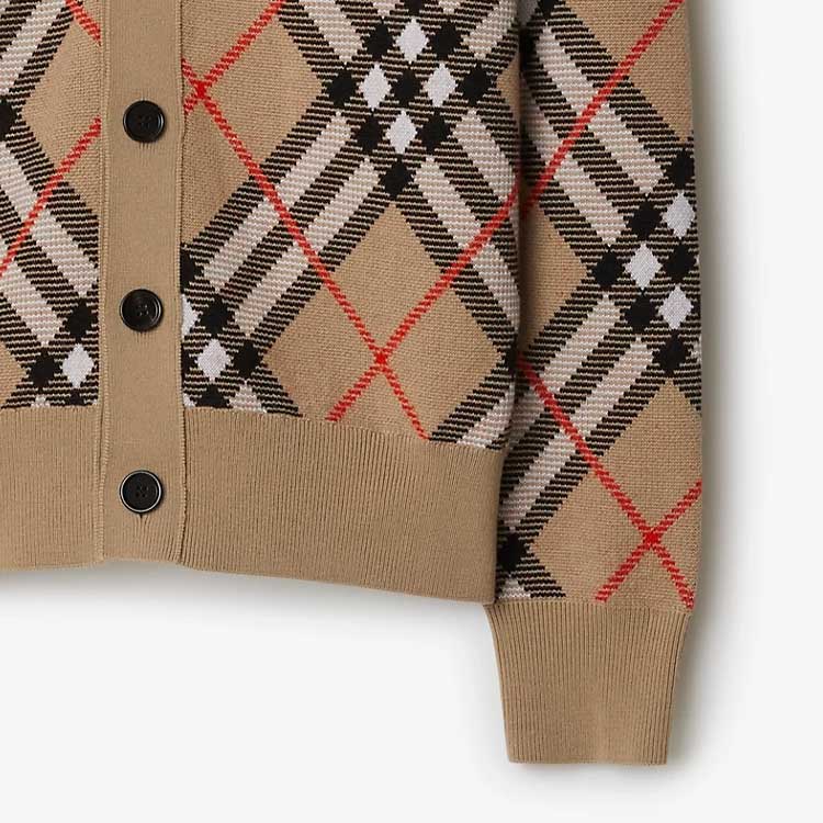 Sizing Burberry Kardigan Rajut Lengan Panjang V-Neck Beige Check dengan Kancing 80934941