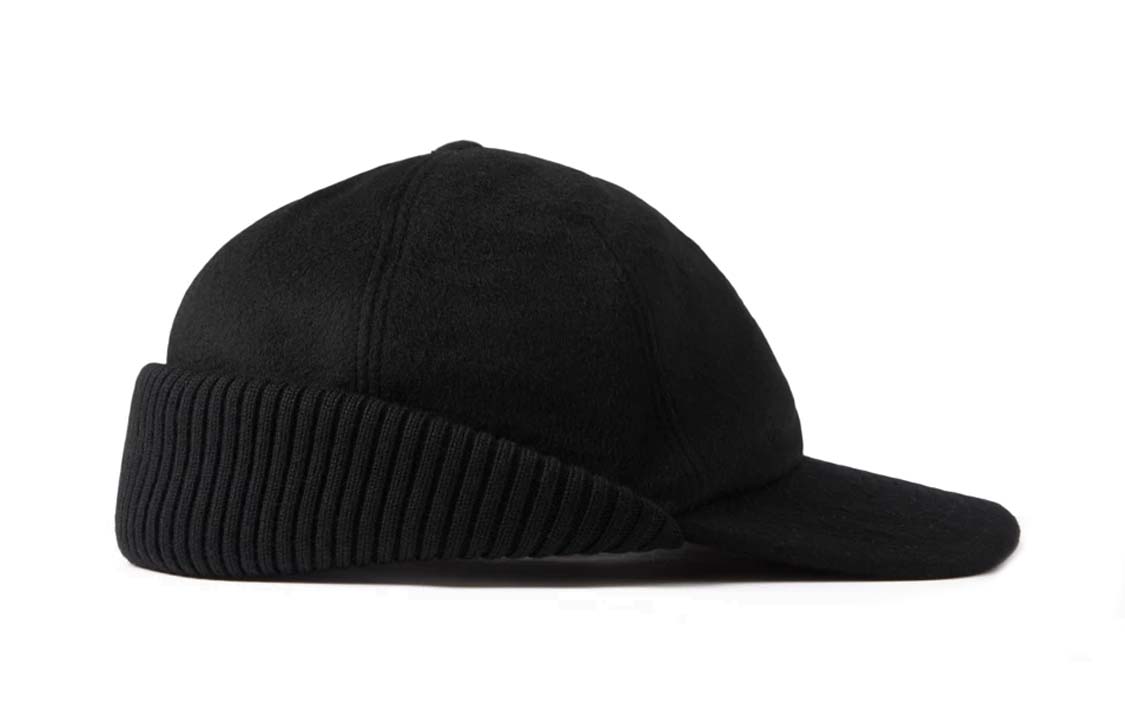 Lookbook Burberry Topi Hitam dengan Hiasan Monogram dan Rekaan Rekonstruksi 80638851