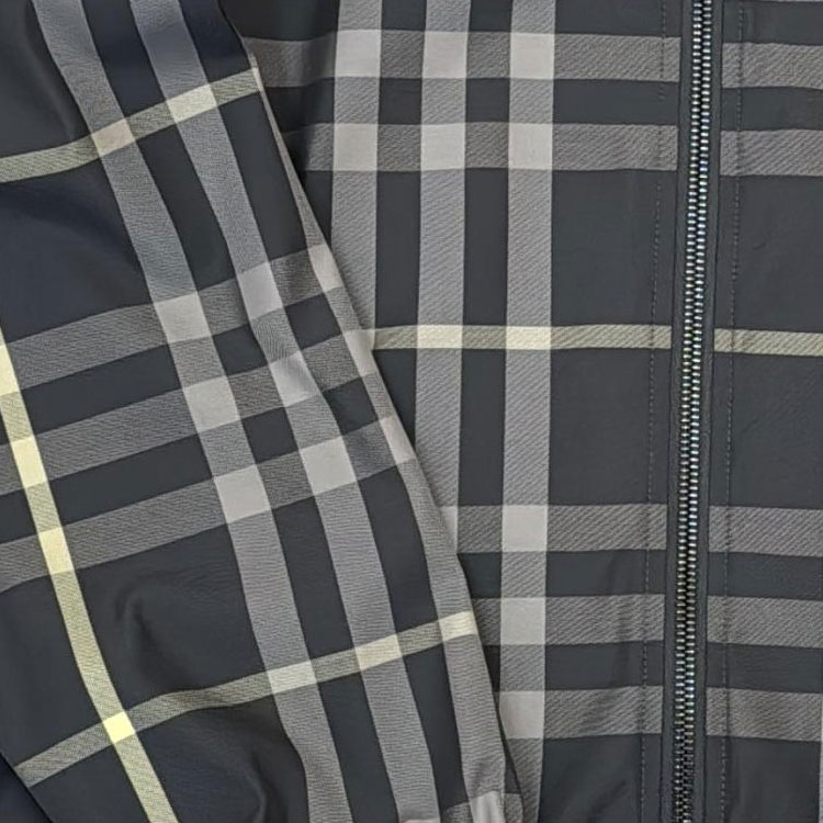 Sizing Burberry  Black Checkered Zip-Up Hooded Jacket 80842241