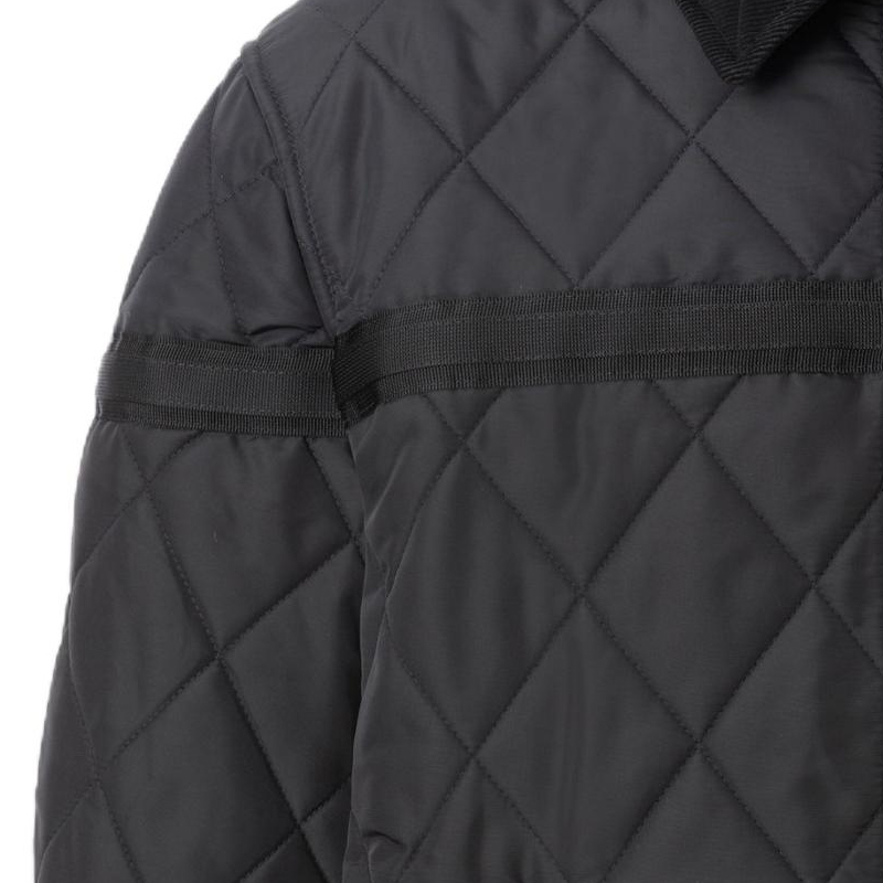 Sizing Burberry 黑色鑽石紋拉鍊外套附胸袋夾克 80616651