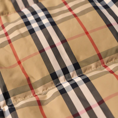 巴宝莉黑色拼接格纹立领羽绒夹克 80792961 Sizing 巴宝莉黑色拼接格纹立领羽绒夹克 80792961