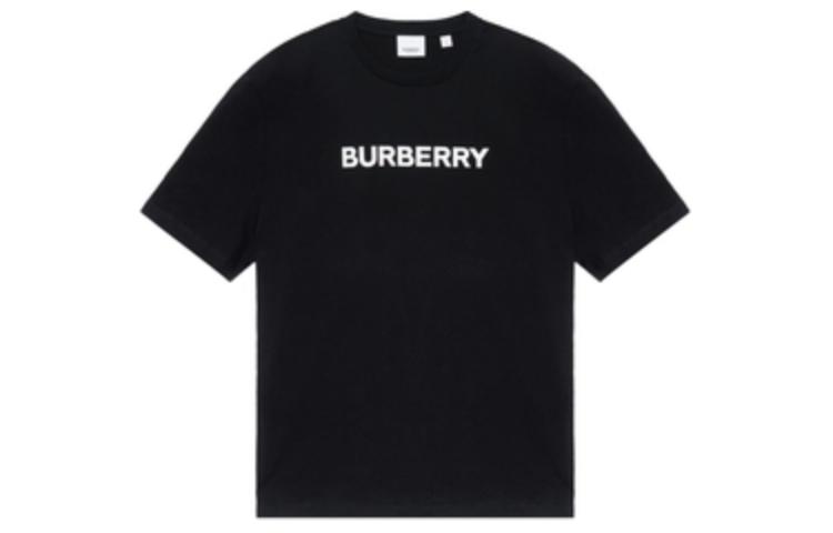 Lookbook Burberry  Black Letter Print Loose-Fit Crew Neck T-Shirt. 8055307