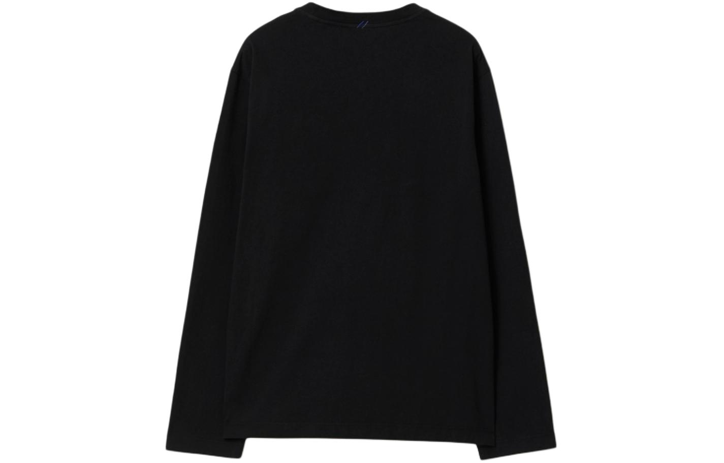 Lookbook Burberry 黑色長袖T恤配馬術騎士標誌貼章。 80819951