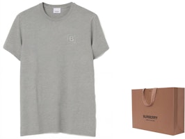 Burberry Kaos Hitam Longgar Leher Bulat dengan Cetak Huruf. 80695361 Lookbook Burberry Kaos Hitam Longgar Leher Bulat dengan Cetak Huruf. 80695361