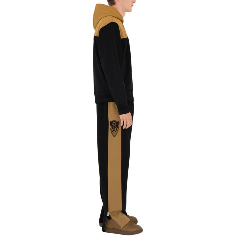 Shop Burberry Celana Hitam Elastis Santai dengan Bordir Logo Shield. 80990811