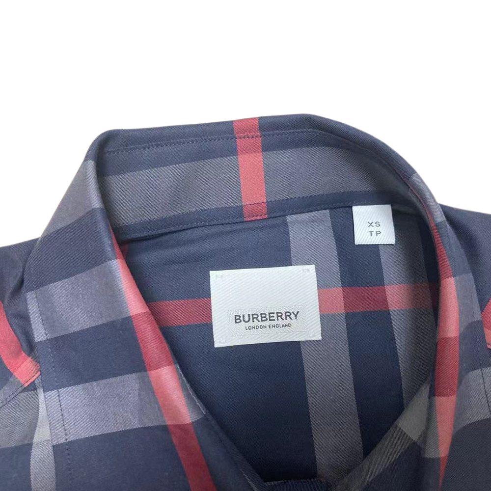Burberry  Check Long Sleeve Button-Up Shirt in Dark Blue. 80842881 圖 4