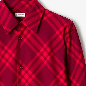 Camisa Burberry a Cuadros de Manga Larga y Corte Recto Rojo Frambuesa. 80791641 Lookbook Camisa Burberry a Cuadros de Manga Larga y Corte Recto Rojo Frambuesa. 80791641