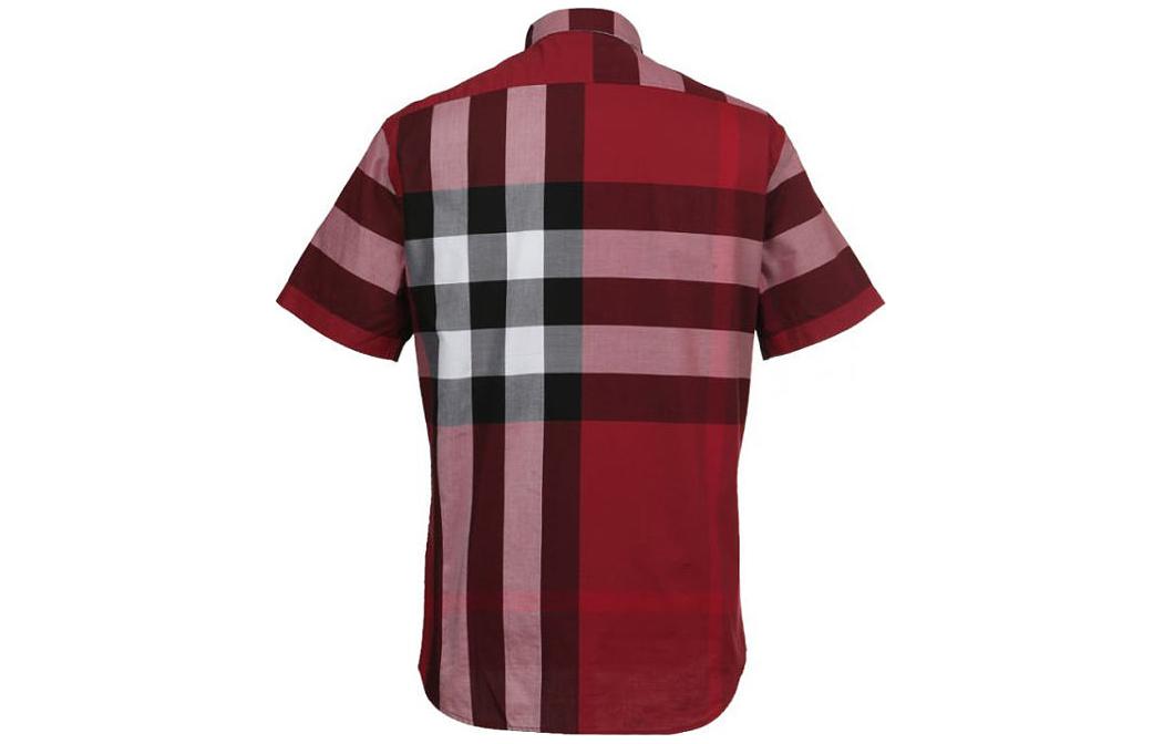 Lookbook Burberry Kemeja Lengan Pendek Colorblock Check Merah. 40046251