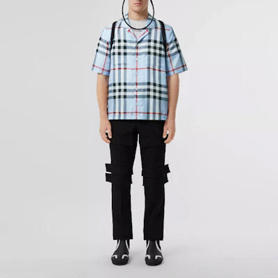 버버리 컬러블록 체크 반팔 셔츠 라이트 블루 80502801 Lookbook 버버리 컬러블록 체크 반팔 셔츠 라이트 블루 80502801