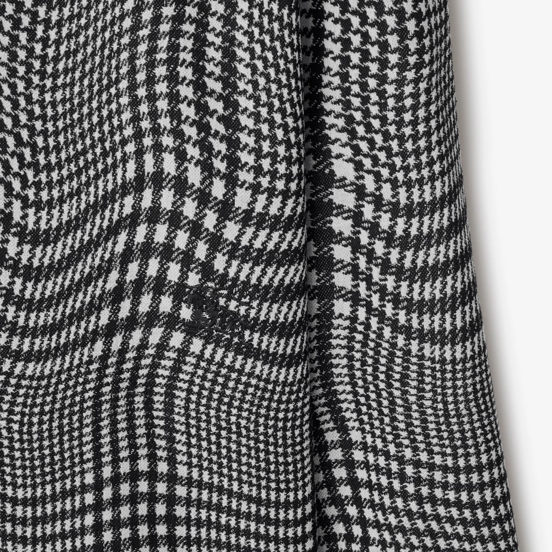 Sizing Burberry  Curved Houndstooth Loose-Fit Button-Up Shirt Black/White 80821911