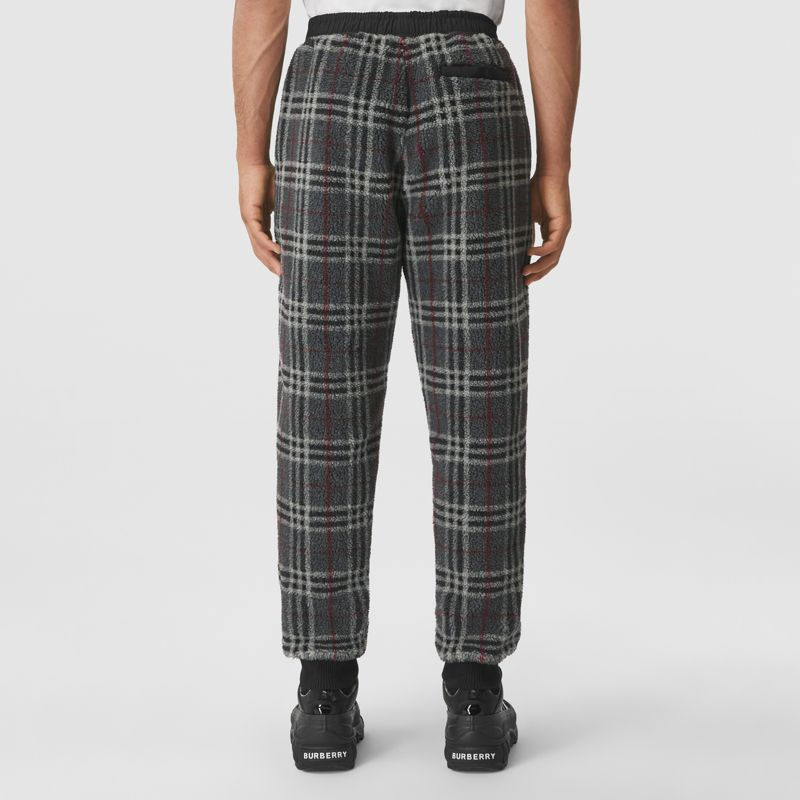 Shop Burberry Celana Kasual Pinggang Elastis Kotak-Kotak - Abu Gelap 80458871