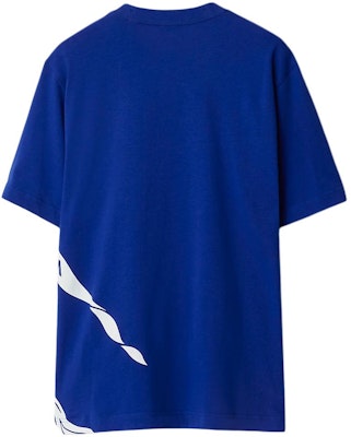 Burberry Equestrian Knight Print Crew Neck T-Shirt Warna Knight Blue. 80897431 Lookbook Burberry Equestrian Knight Print Crew Neck T-Shirt Warna Knight Blue. 80897431