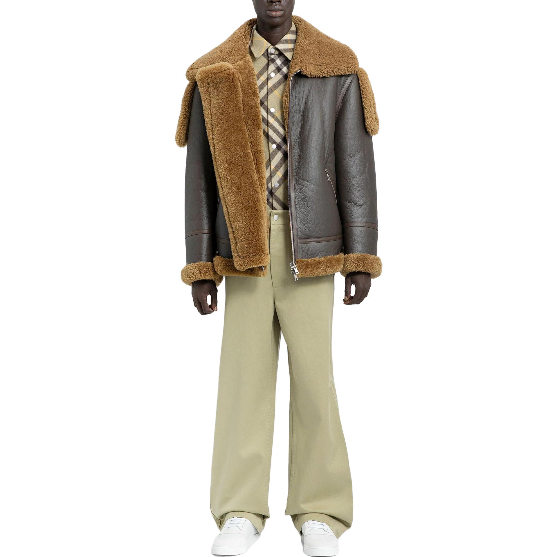 Lookbook Burberry Celana Hijau Wide-Leg Kasual dengan Ritsleting Depan. 80766461