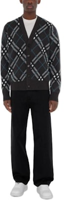 Burberry Grey Check Jacquard Knit Sweater Long Sleeve Loose Fit. 80934961 Lookbook Burberry Grey Check Jacquard Knit Sweater Long Sleeve Loose Fit. 80934961