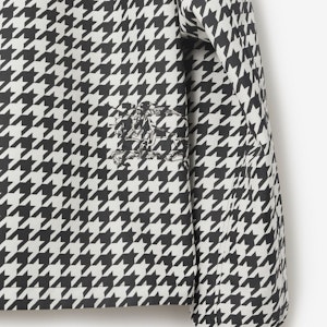 Chaqueta con Capucha Burberry Multicolor de Cuadros Houndstooth Cremallera Completa. 80818941 Sizing Chaqueta con Capucha Burberry Multicolor de Cuadros Houndstooth Cremallera Completa. 80818941