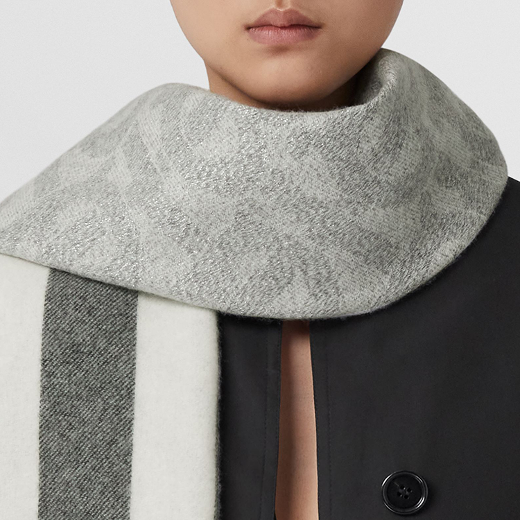 Burberry  Knit Check Fringe Scarf in Gray - Warm and Stylish Accessory 80638731 圖 6