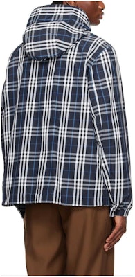 Burberry Jaket Lengan Panjang Tudung Corak Kotak Biru Navy. 80742861 Lookbook Burberry Jaket Lengan Panjang Tudung Corak Kotak Biru Navy. 80742861