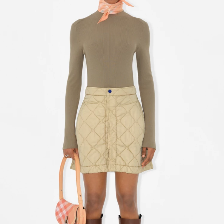 Burberry  Orange Scarf with Check Pattern Decoration. 80832991 圖 4