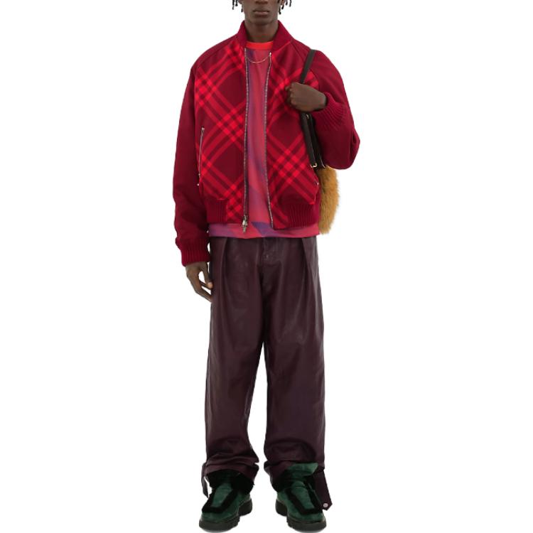 Lookbook 버버리 리버서블 체크 자켓 라즈베리 레드. 80789061