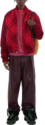 버버리 리버서블 체크 자켓 라즈베리 레드. 80789061 Lookbook 버버리 리버서블 체크 자켓 라즈베리 레드. 80789061