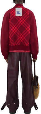 버버리 리버서블 체크 자켓 라즈베리 레드. 80789061 Shop 버버리 리버서블 체크 자켓 라즈베리 레드. 80789061