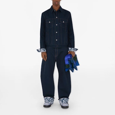 Burberry Seluar Jeans Potongan Lurus Cetakan Bunga Mawar Biru Indigo 80807791 Shop Burberry Seluar Jeans Potongan Lurus Cetakan Bunga Mawar Biru Indigo 80807791