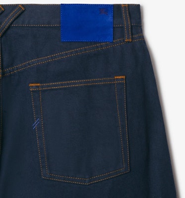 Burberry Seluar Jeans Potongan Lurus Cetakan Bunga Mawar Biru Indigo 80807791 Sizing Burberry Seluar Jeans Potongan Lurus Cetakan Bunga Mawar Biru Indigo 80807791