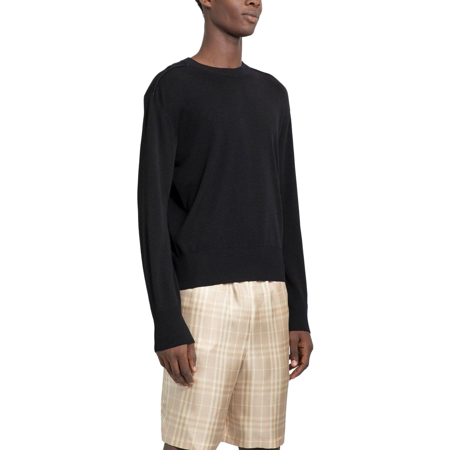 Shop 버버리 솔리드 컬러 블랙 긴팔 크루넥 스웨터 80777501