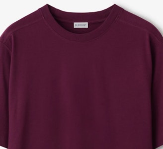 Burberry Baju T-Shirt Leher Bulat Lengan Pendek Warna Merah Mawar. 80777411 Lookbook Burberry Baju T-Shirt Leher Bulat Lengan Pendek Warna Merah Mawar. 80777411