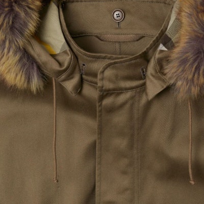 Abrigo Casual Burberry con Capucha y Manga Larga en Color Sólido Beige. 80791991 Shop Abrigo Casual Burberry con Capucha y Manga Larga en Color Sólido Beige. 80791991