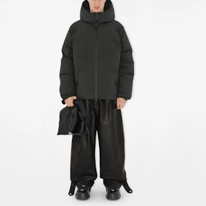 バーバリー ソリッドカラー ジッパーフード ダウンジャケット オブシディアングレー 80838181 Lookbook バーバリー ソリッドカラー ジッパーフード ダウンジャケット オブシディアングレー 80838181