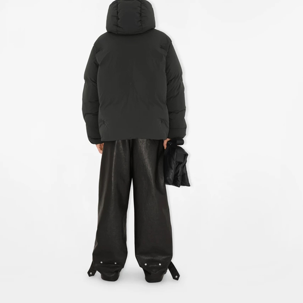 Shop バーバリー ソリッドカラー ジッパーフード ダウンジャケット オブシディアングレー 80838181