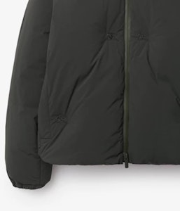 バーバリー ソリッドカラー ジッパーフード ダウンジャケット オブシディアングレー 80838181 Sizing バーバリー ソリッドカラー ジッパーフード ダウンジャケット オブシディアングレー 80838181