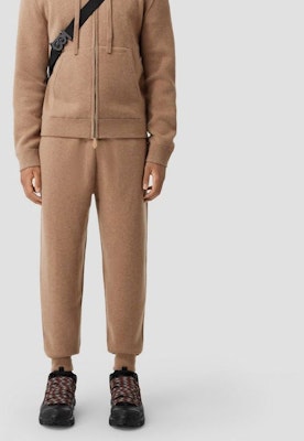 Burberry Celana Jogger Knit dengan Logo Bordir - Camel. 80609081 Lookbook Burberry Celana Jogger Knit dengan Logo Bordir - Camel. 80609081