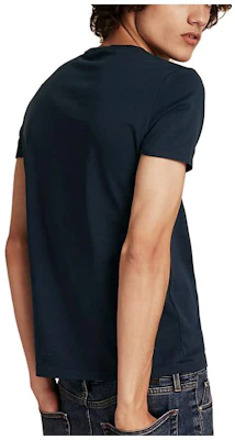 Burberry Kaos Navy Blue Solid Lengan Pendek Crew Neck 38723291 Lookbook Burberry Kaos Navy Blue Solid Lengan Pendek Crew Neck 38723291