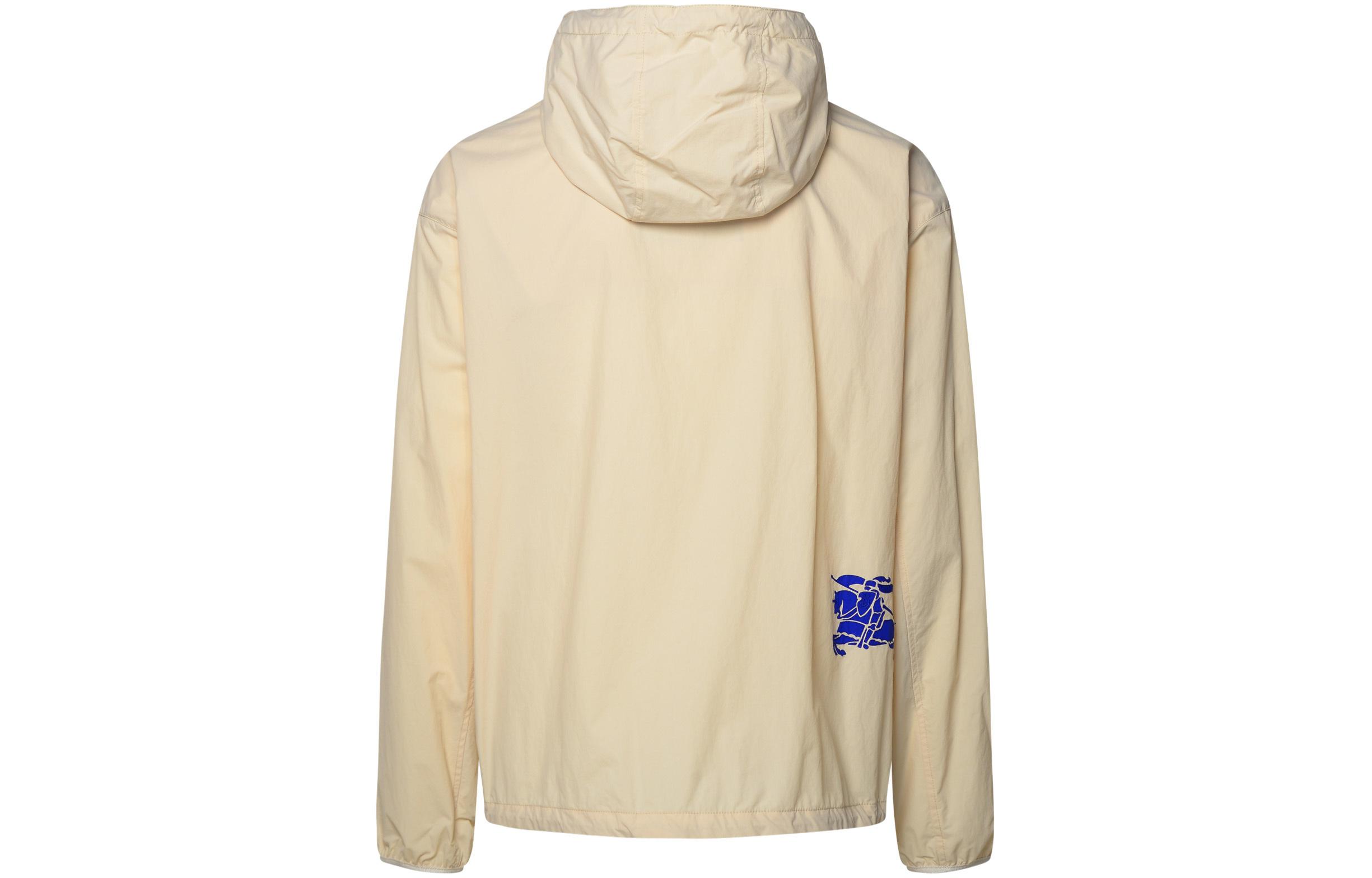 Lookbook Burberry SS24 Chaqueta Beige de Manga Larga con Cremallera y Capucha. 80805061