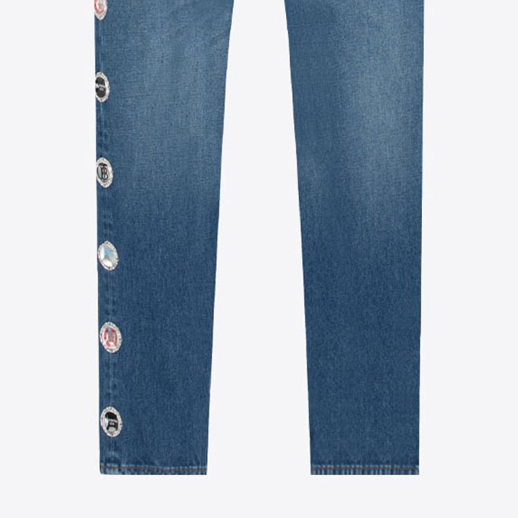 Lookbook 버버리 스트레이트 핏 청바지 블루 사이드 포켓 및 캡 장식. 45590601